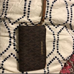 Michael kors wristlet wallet